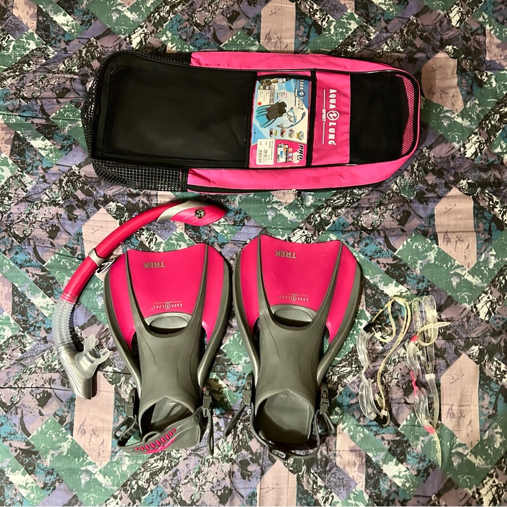 Pink and Gray Snorkeling Set